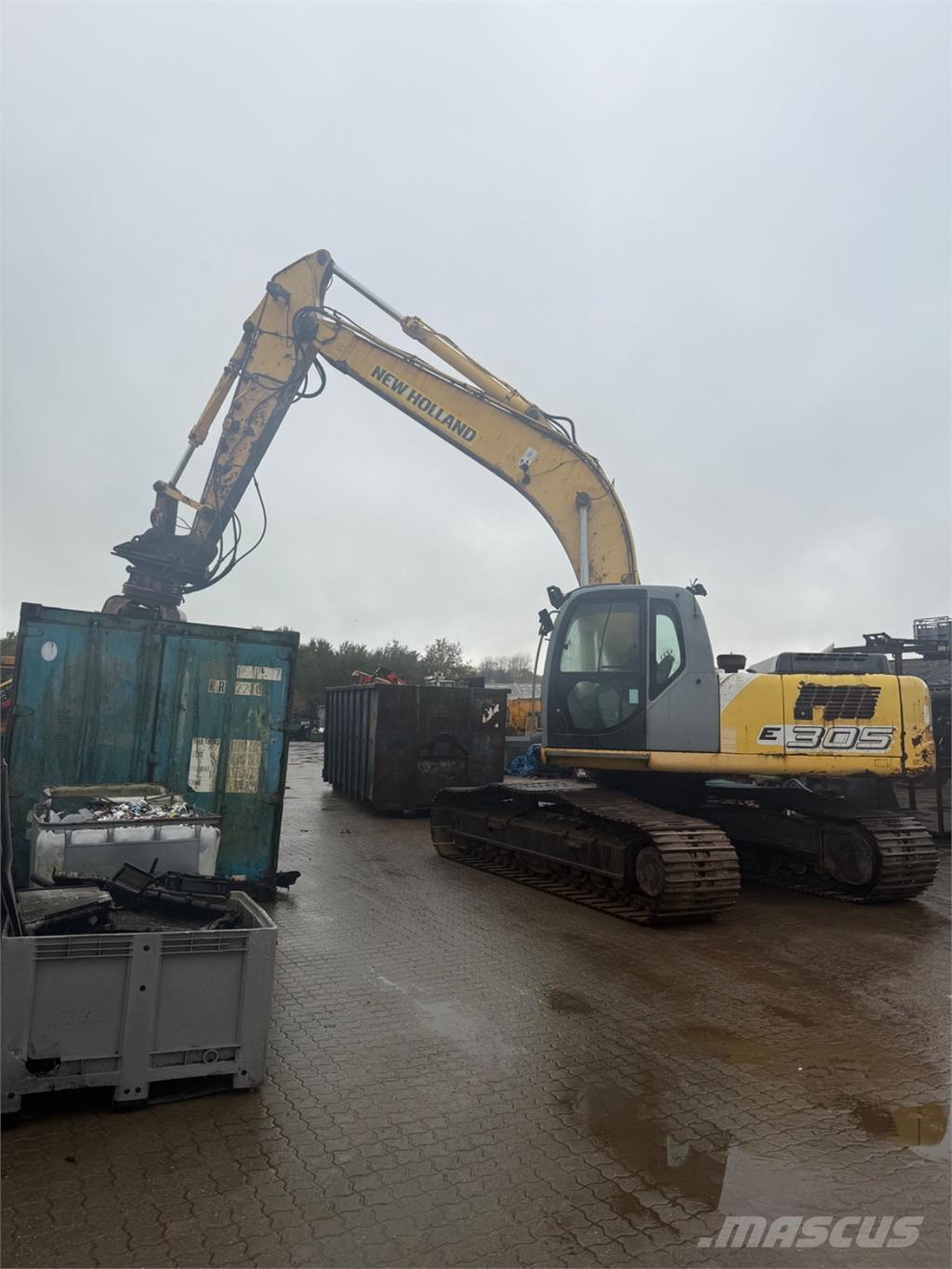 New Holland E305 Pásové rýpadlá