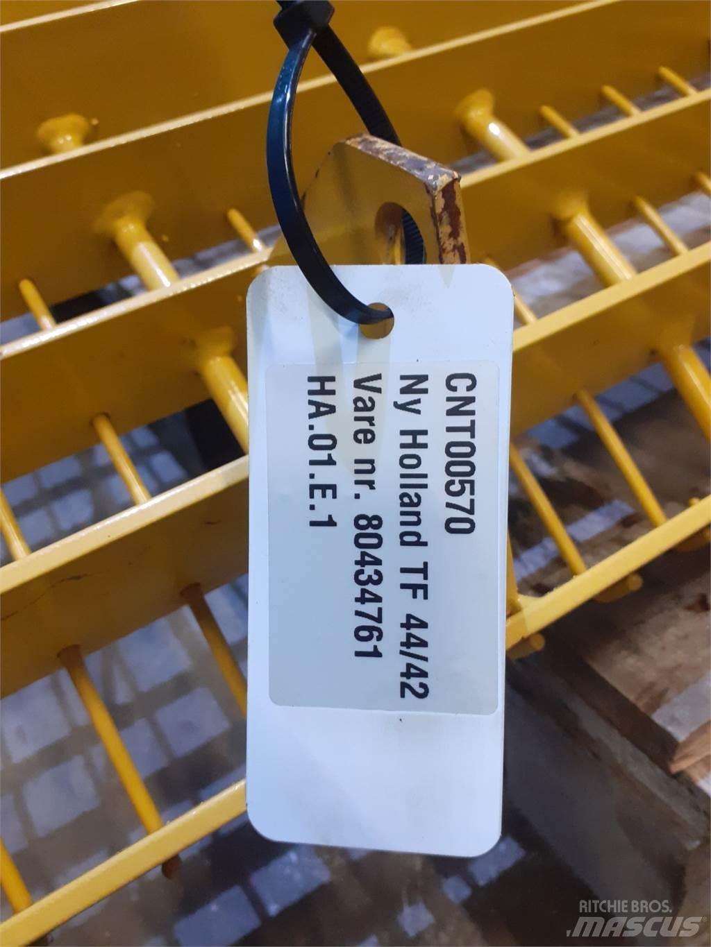 New Holland TF44 Príslušenstvo a náhradné diely ku kombajnom