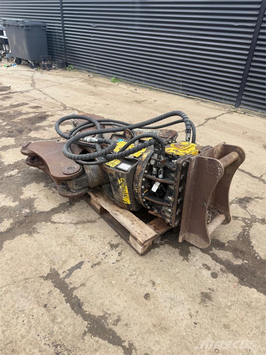  Smacher Frézy, nožnice