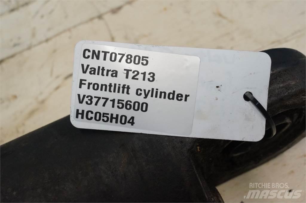 Valtra T213 Príslušenstvo pre čelné nakladače