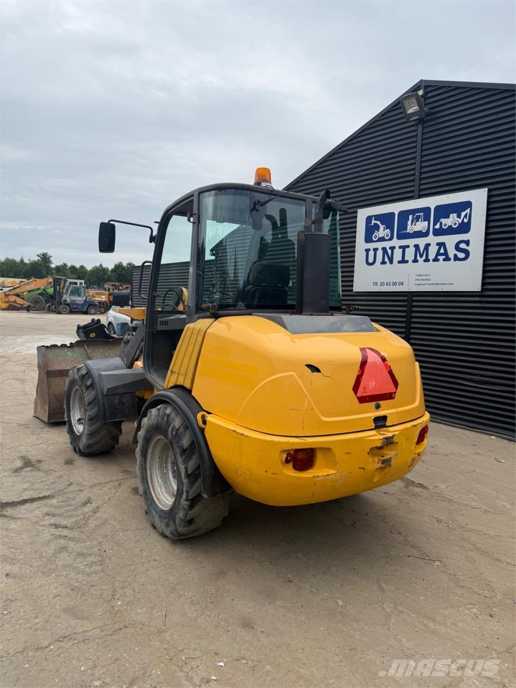 Volvo L25B Kolesové nakladače