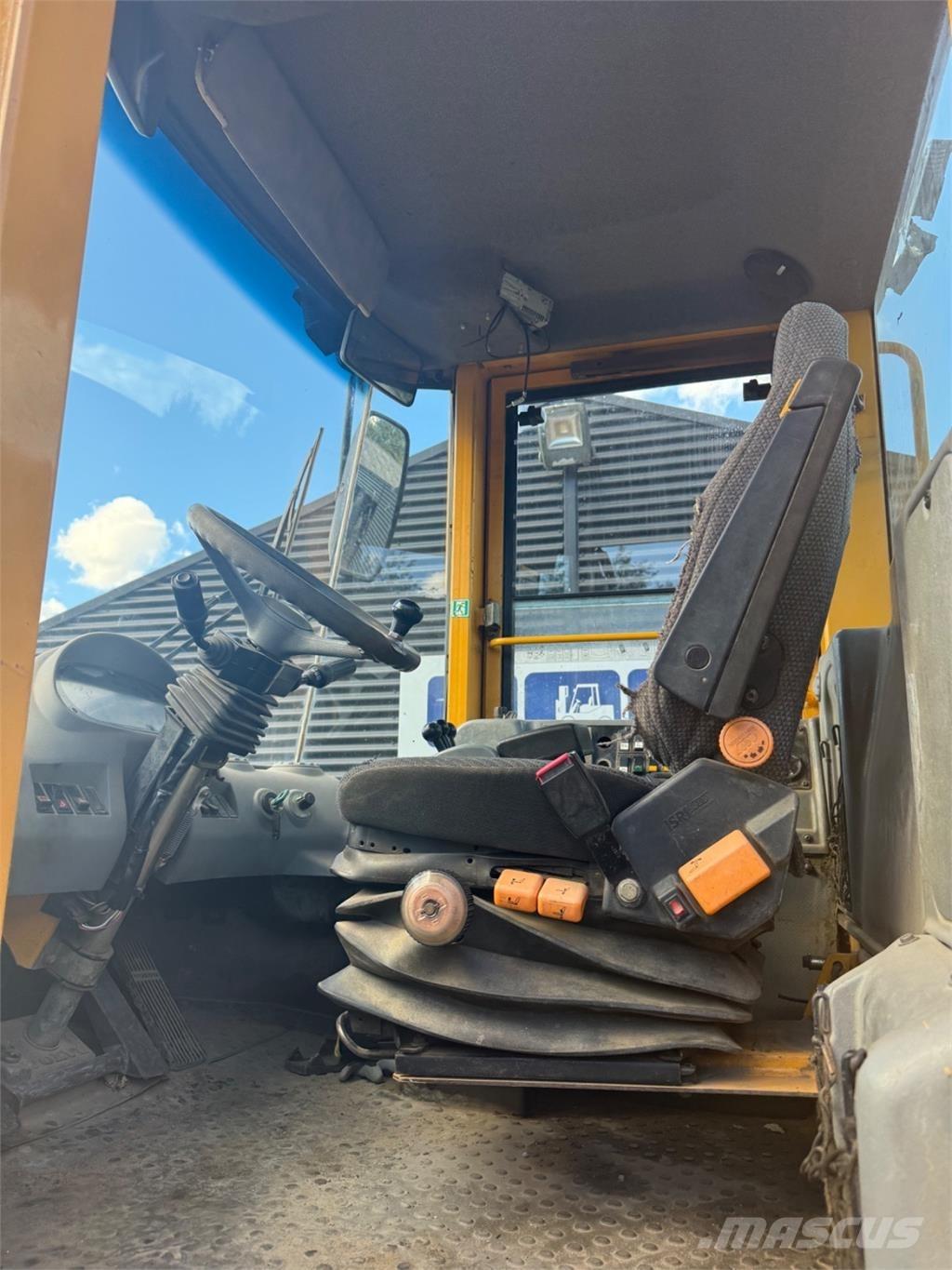 Volvo L90E Kolesové nakladače