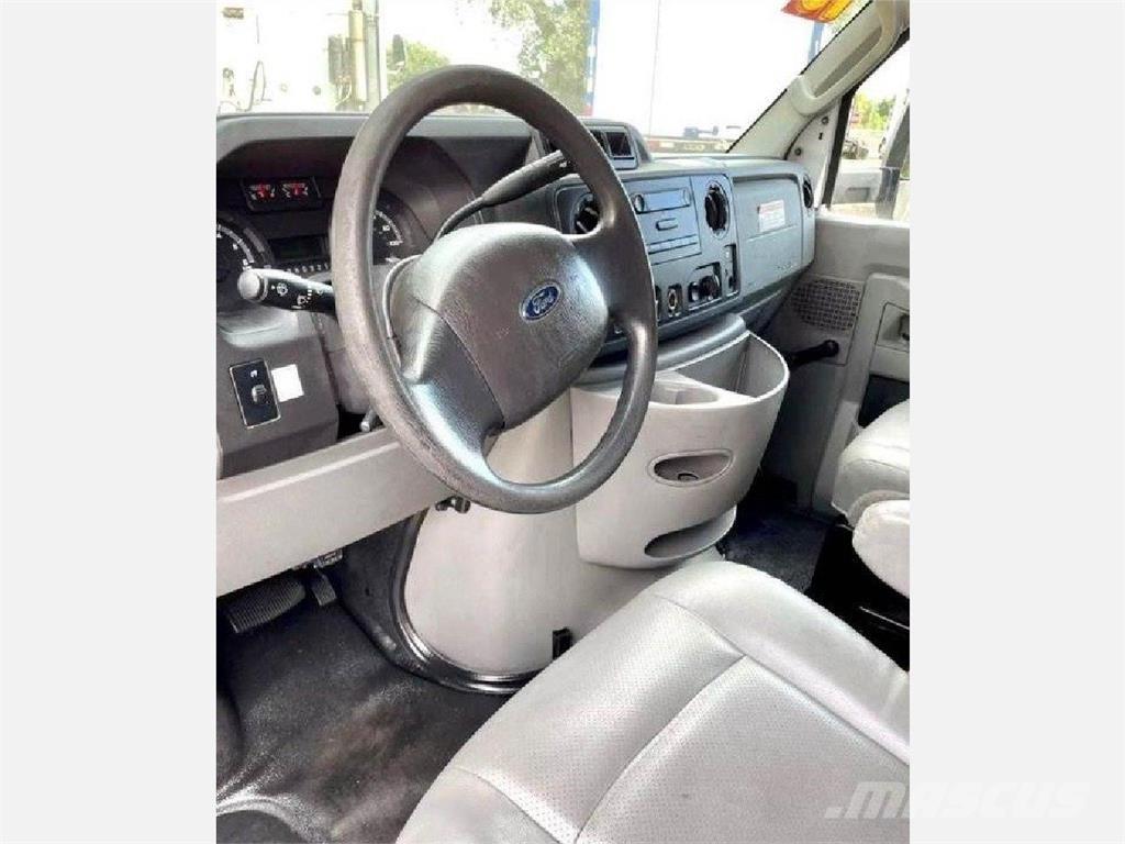 Ford E-350 Skriňová nadstavba