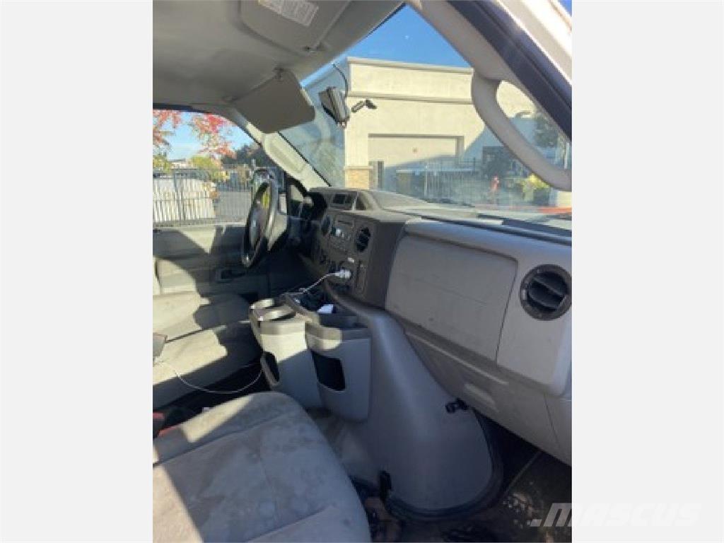 Ford E350 Skriňová nadstavba