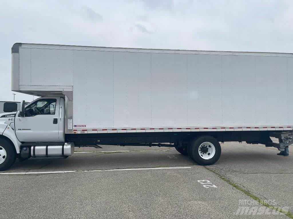 Ford F750 Skriňová nadstavba