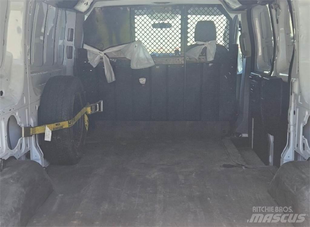 Ford Transit 150 Dodávky
