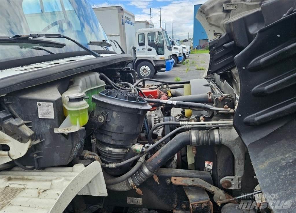 Freightliner M2 Skriňová nadstavba