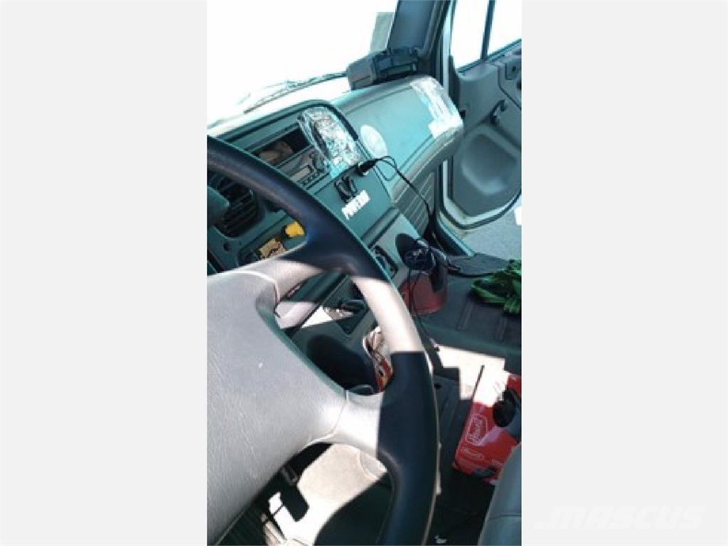 Freightliner M2 Skriňová nadstavba