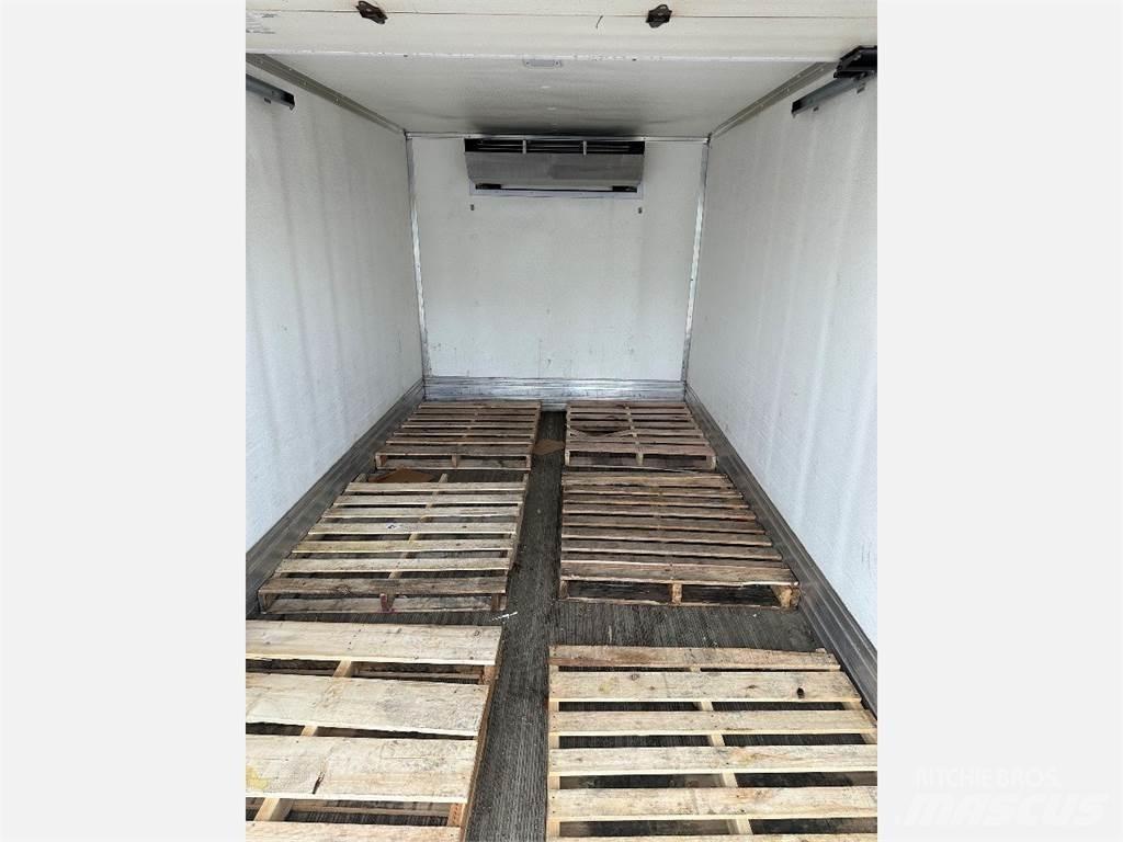 Freightliner M2 106 Chladiarenské nákladné vozidlá