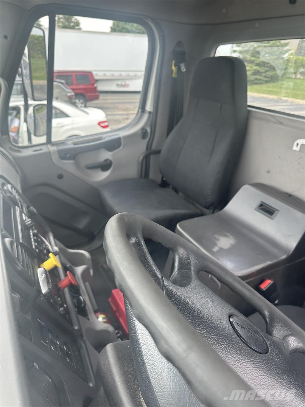 Freightliner M2 106 Ťahače