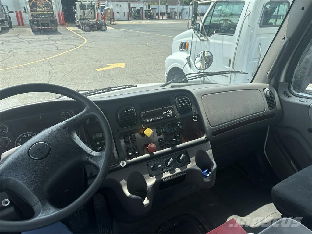 Freightliner M2 106 Ťahače