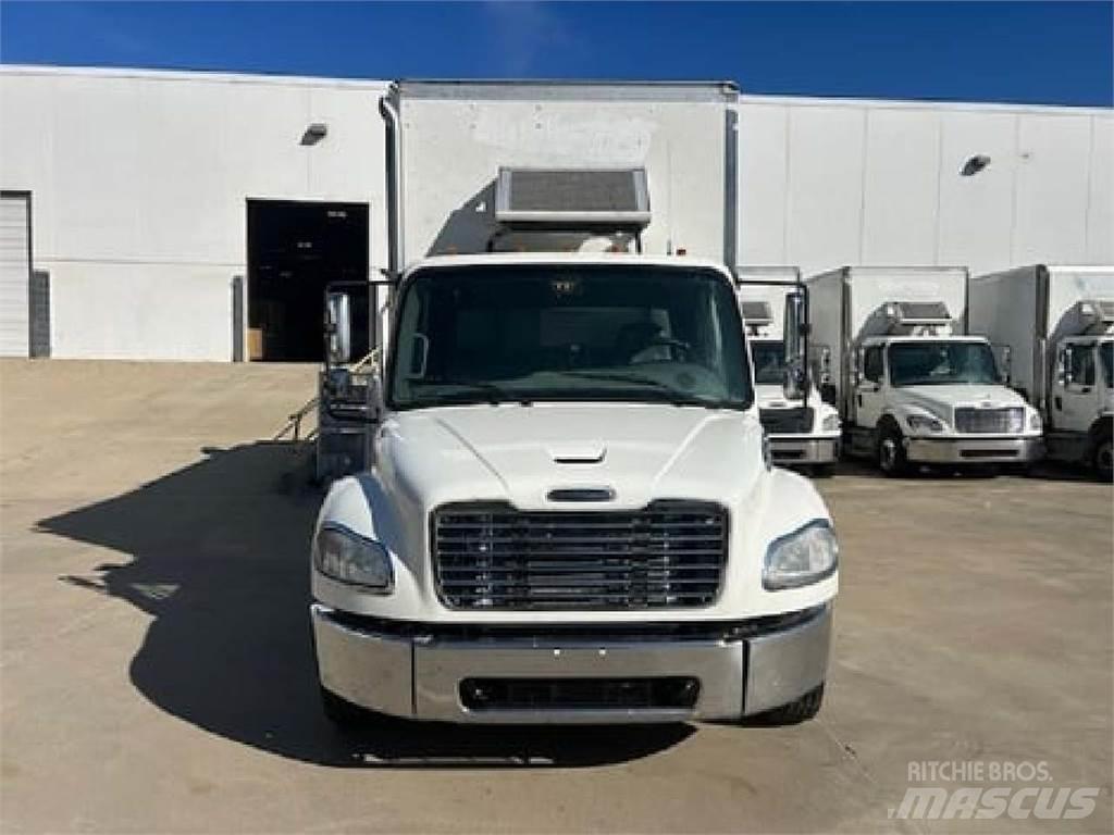 Freightliner M2-106 Skriňová nadstavba
