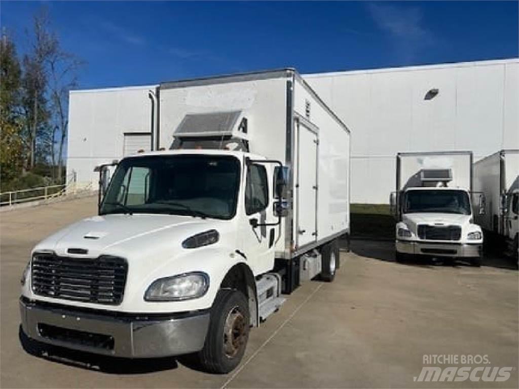 Freightliner M2-106 Skriňová nadstavba