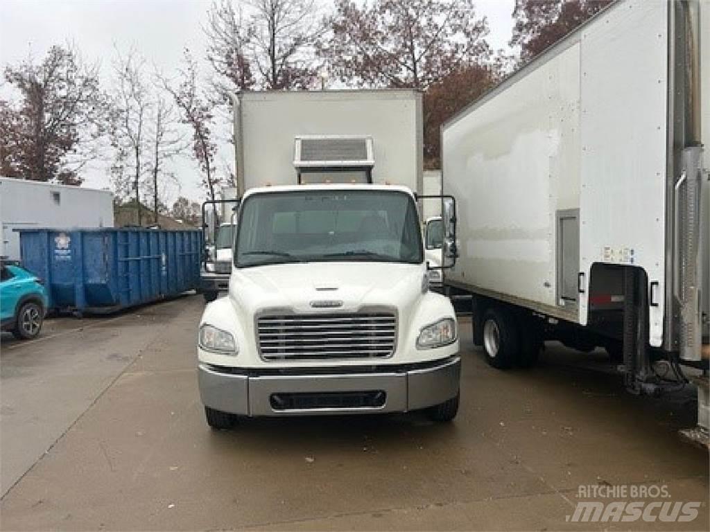 Freightliner M2-106 Skriňová nadstavba