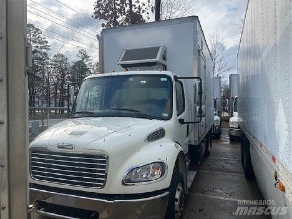 Freightliner M2-106 Skriňová nadstavba