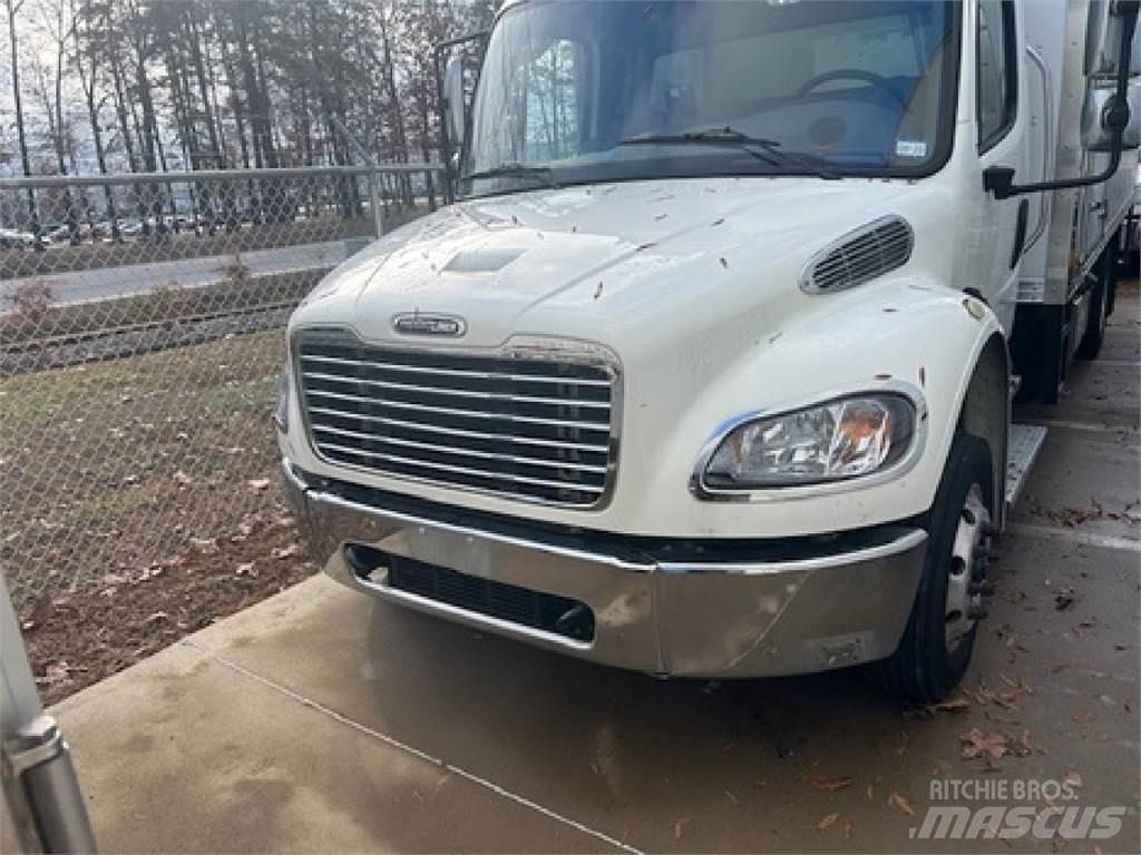 Freightliner M2-106 Skriňová nadstavba