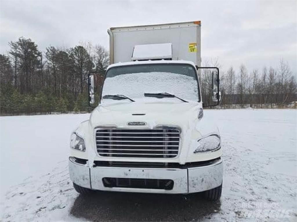Freightliner M2-106 Skriňová nadstavba