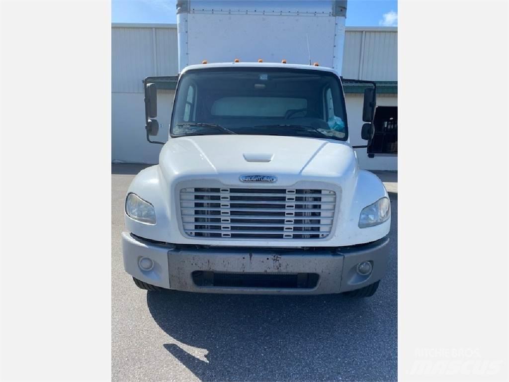 Freightliner M2 106 Skriňová nadstavba