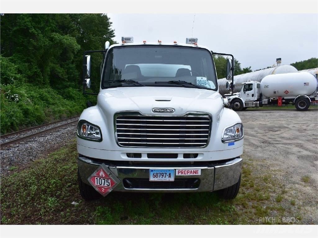Freightliner M2-106 Ďalšie nákladné vozidlá