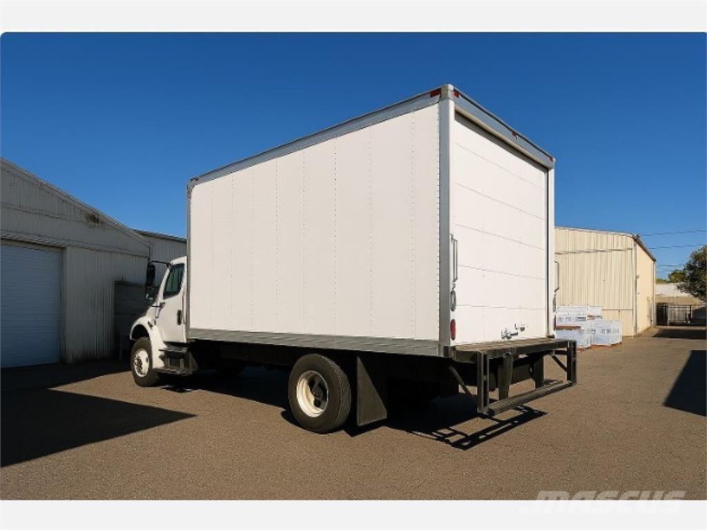 Freightliner M2 106 Skriňová nadstavba