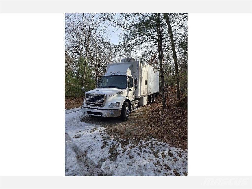 Freightliner M2-112 Skriňová nadstavba