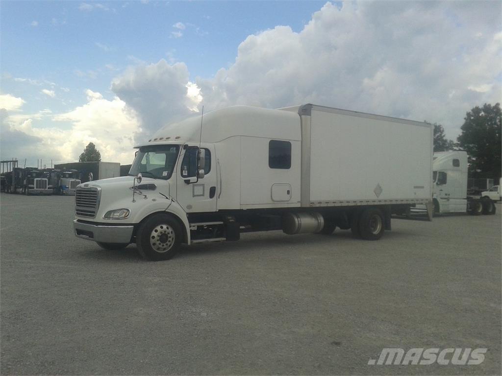 Freightliner M2-112 Skriňová nadstavba