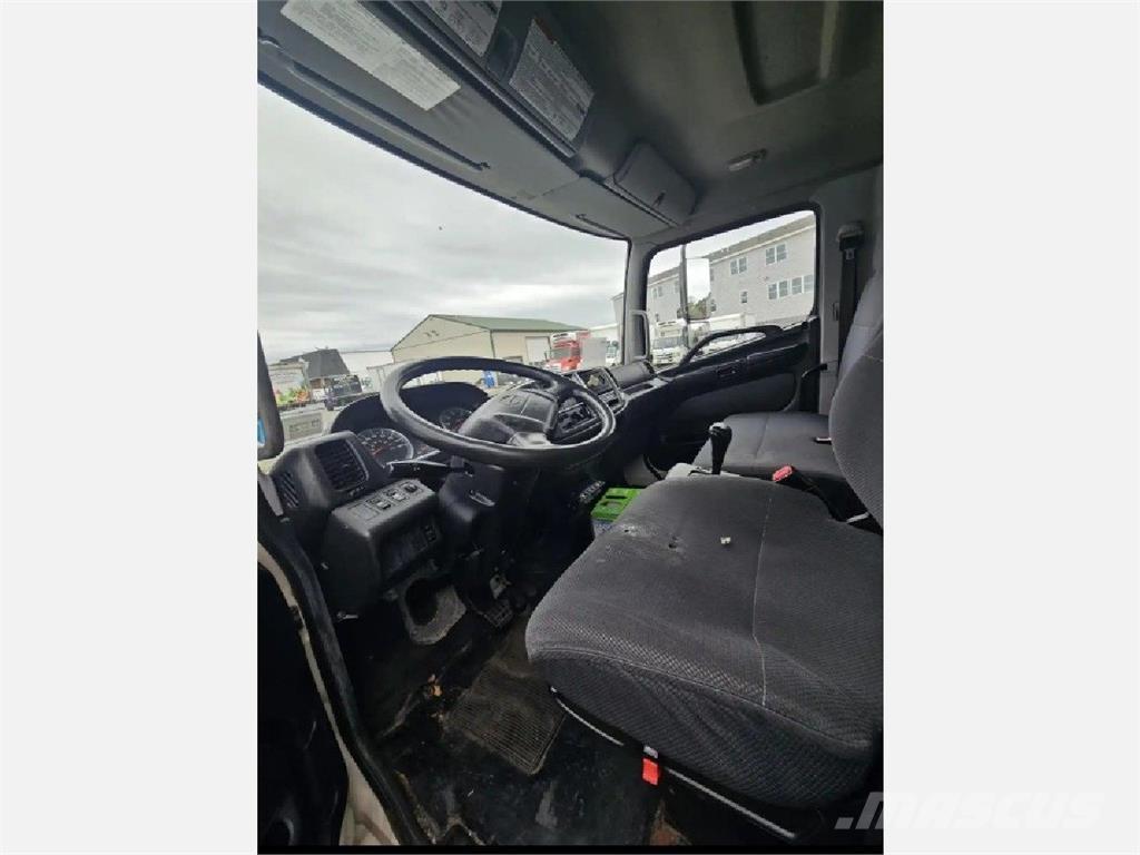 Hino 338 Chladiarenské nákladné vozidlá