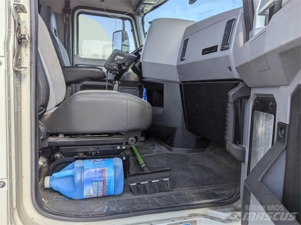 Mack AN64T Ťahače