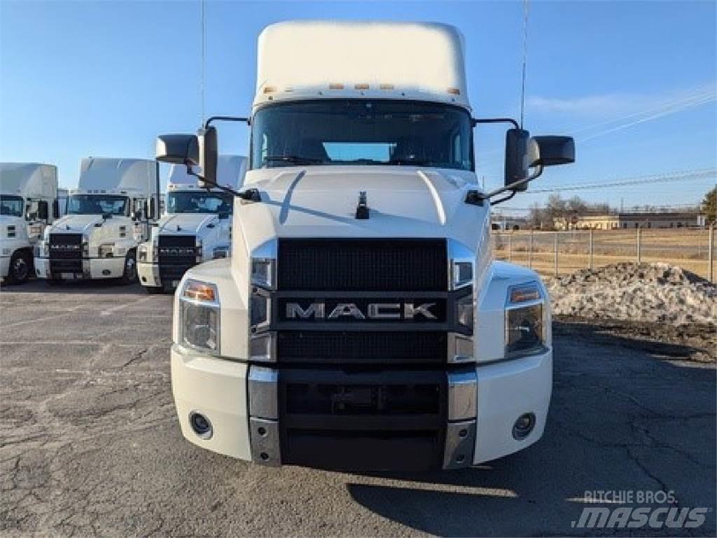 Mack AN64T Ťahače