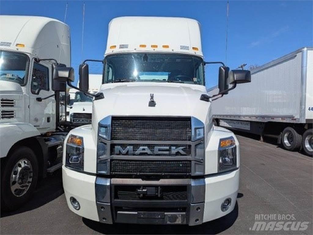 Mack AN64T Ťahače