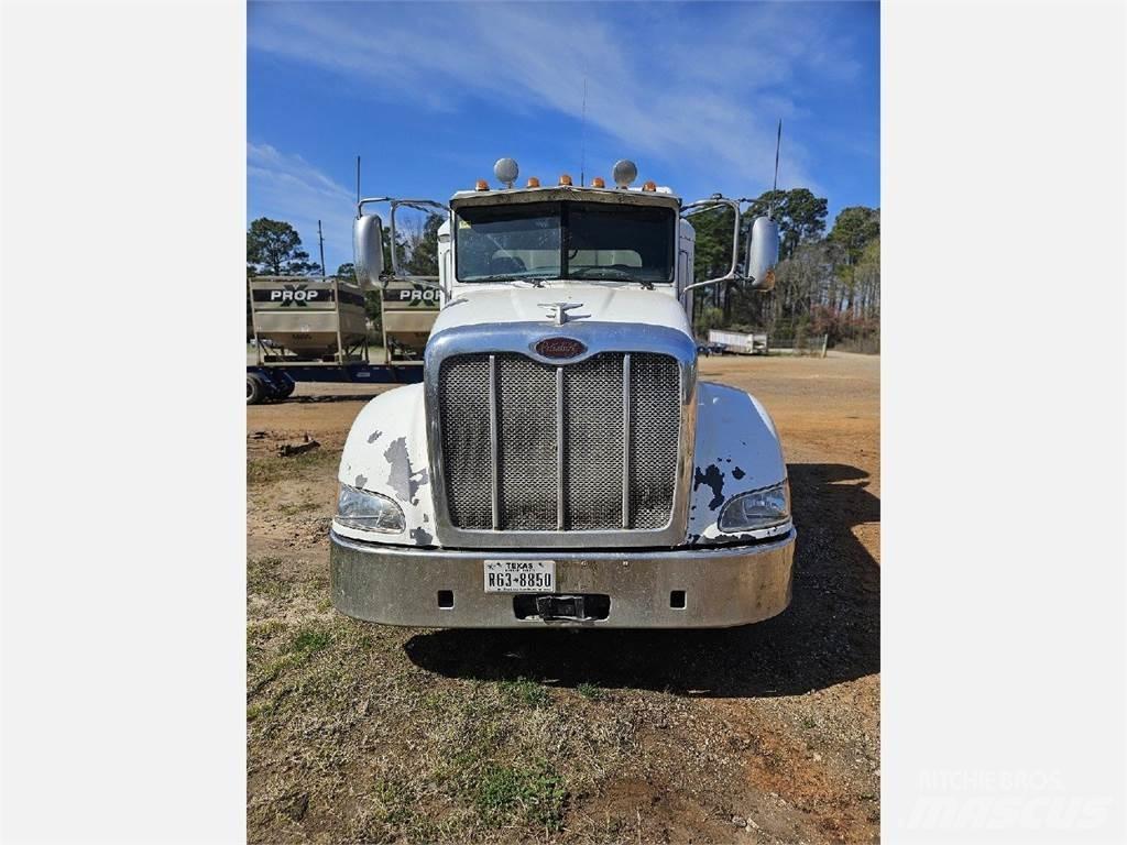 Peterbilt 384 Ťahače