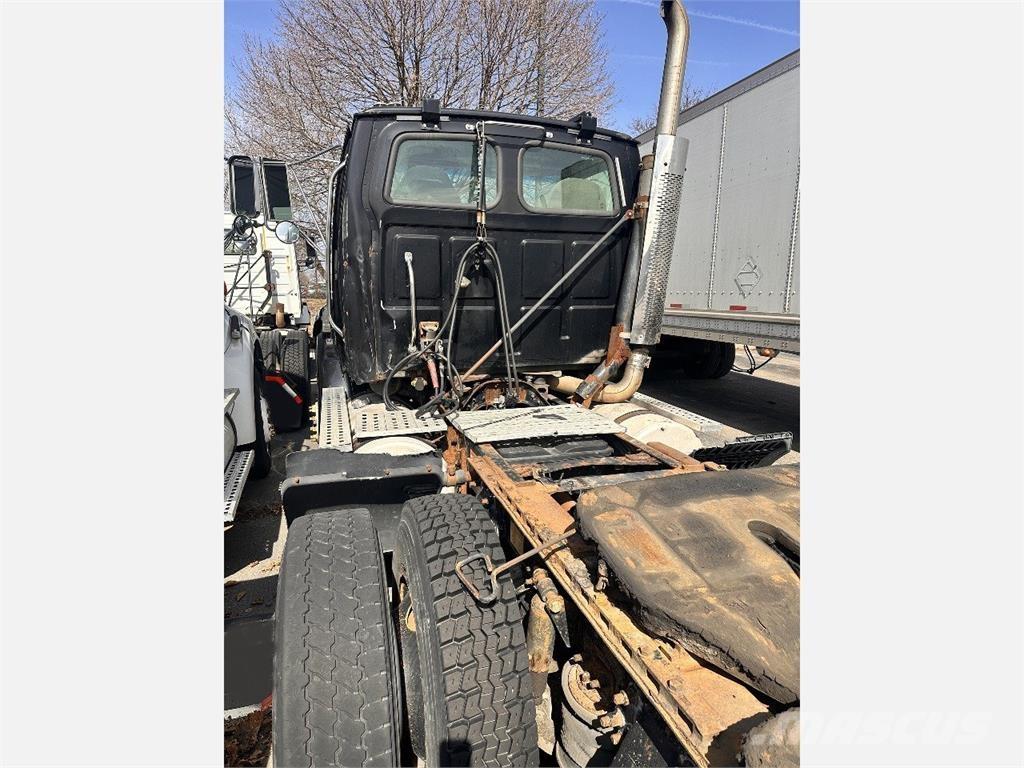 Sterling A9500 Ťahače