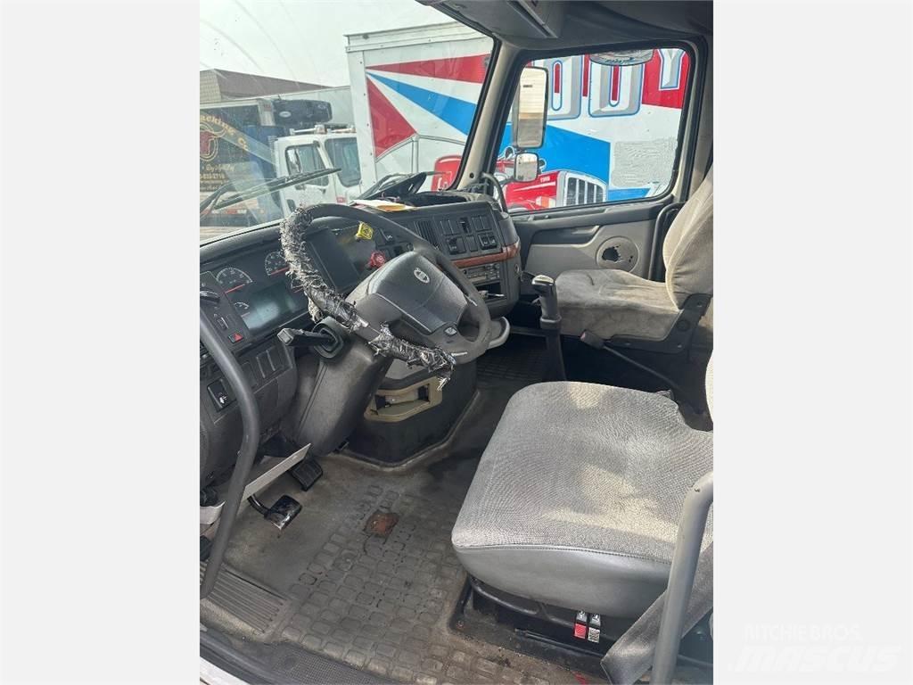 Volvo VNL300 Ťahače