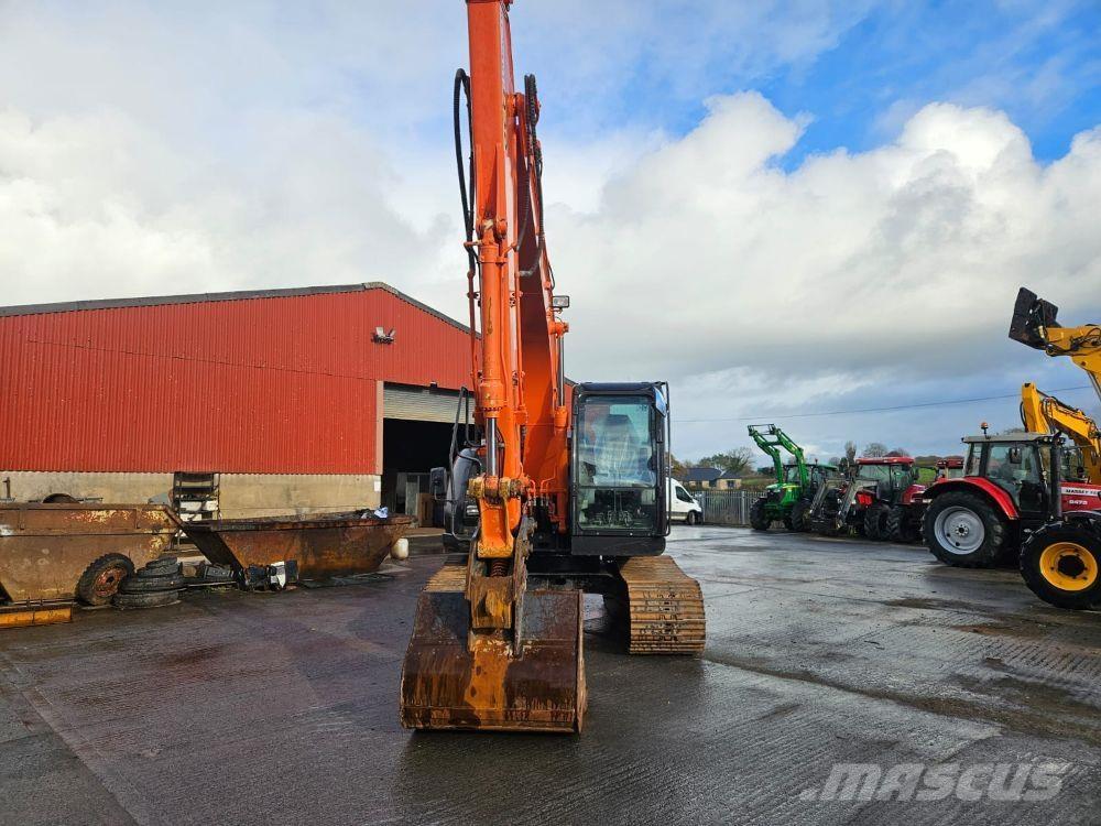 Hitachi ZX135 Pásové rýpadlá