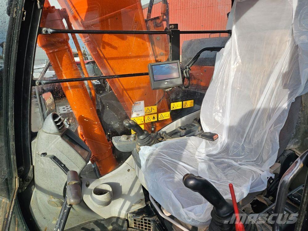 Hitachi ZX135 Pásové rýpadlá