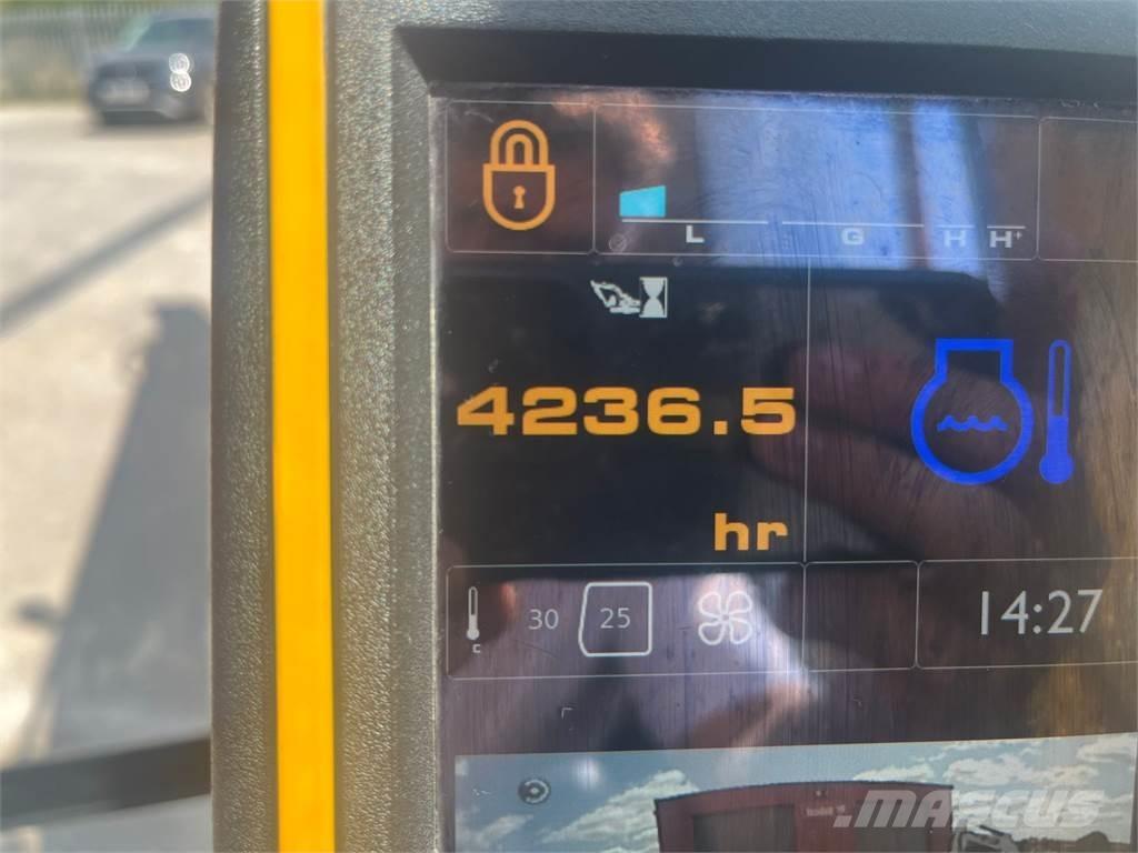 JCB JS130 LC Pásové rýpadlá