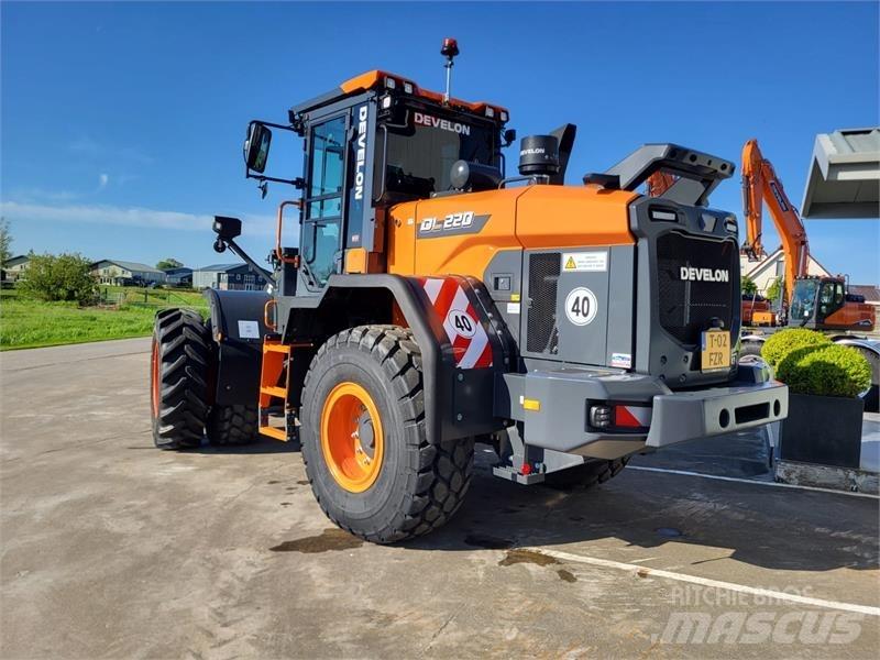 Develon DL220-7 Kolesové nakladače