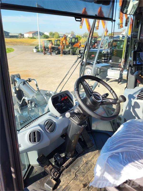 Develon DL220-7 Kolesové nakladače