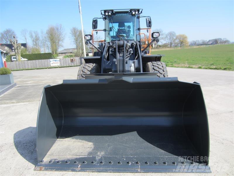 Develon DL380-7 Kolesové nakladače