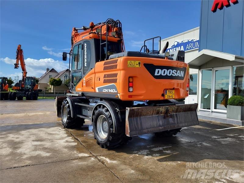 Doosan DX140W-5 Kolesové rýpadlá