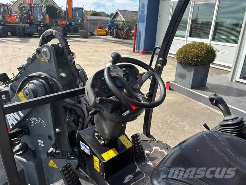 GiANT V6004T Kolesové nakladače