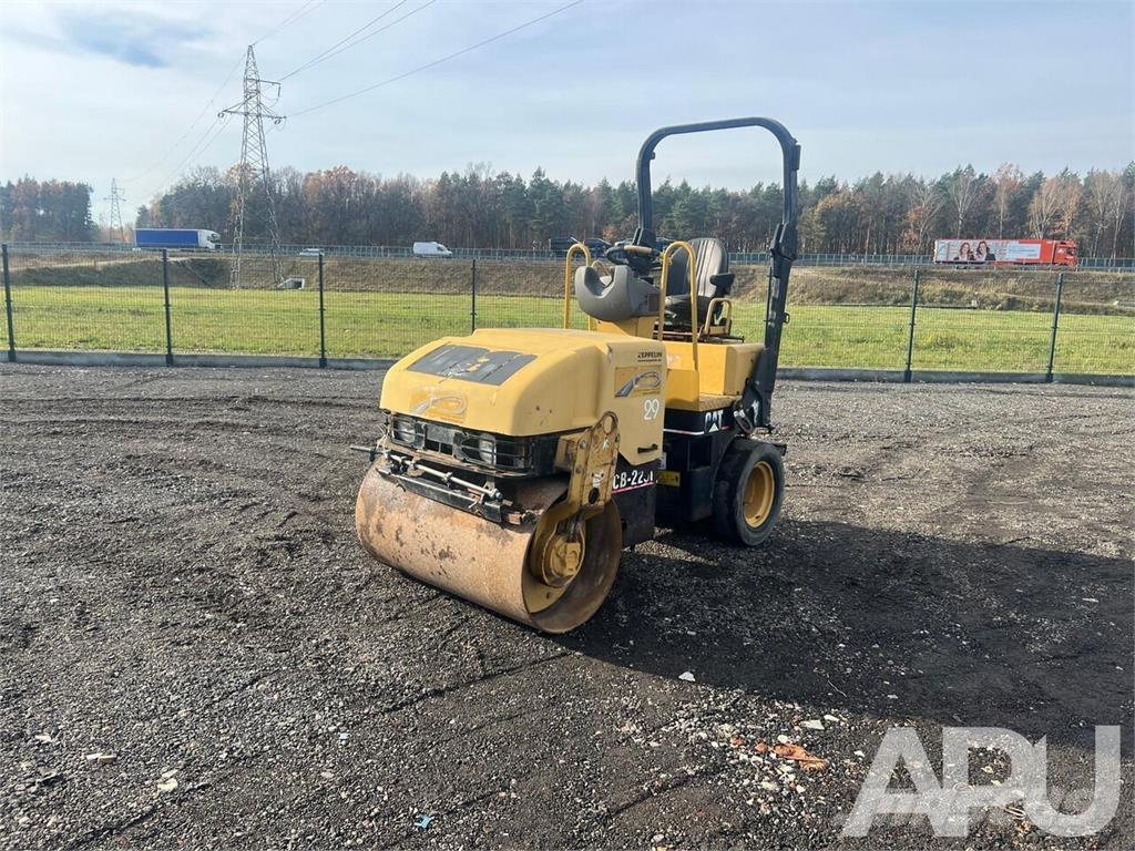 CAT CB-225E Tandemové valce