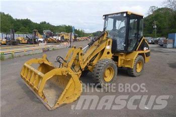 CAT 902 Kolesové nakladače