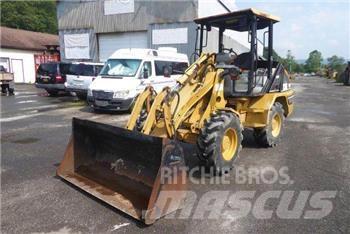 CAT 902 Kolesové nakladače