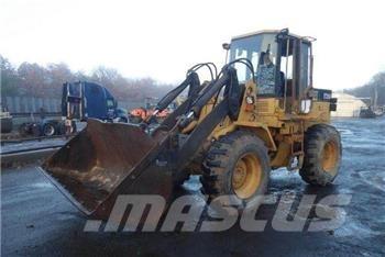 CAT IT24F Kolesové nakladače