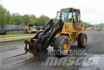 CAT IT28B Kolesové nakladače