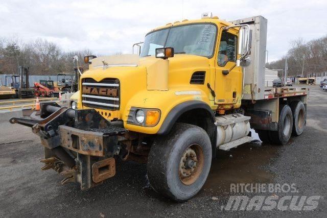 Mack CV713 Plošinové nákladné automobily/nákladné automobily so sklápacími bočnicami
