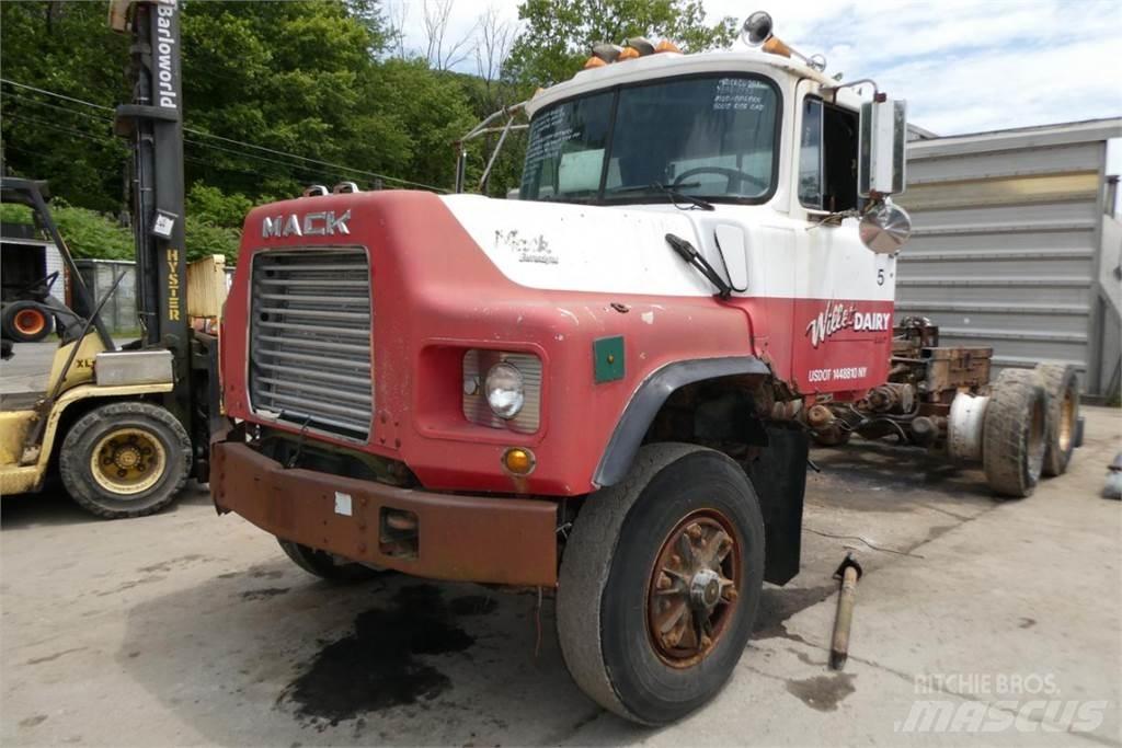 Mack DM688X Nákladné vozidlá bez nadstavby