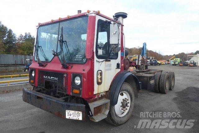 Mack MR688S Nákladné vozidlá bez nadstavby