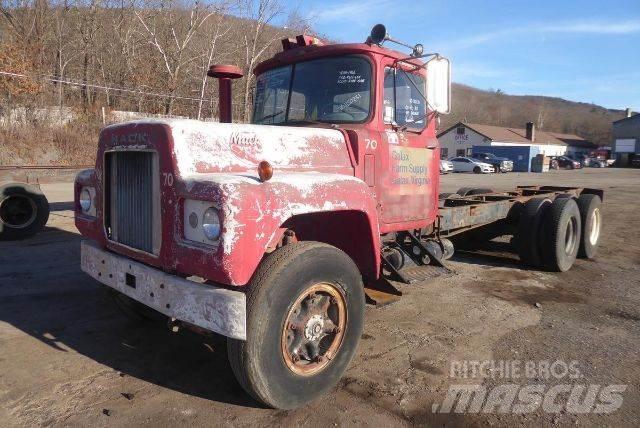 Mack R611 Nákladné vozidlá bez nadstavby
